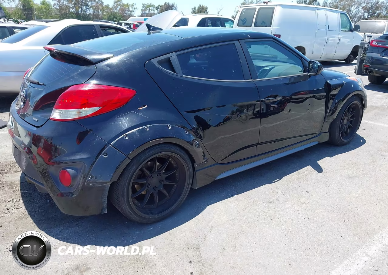 2015 Hyundai Veloster Turbo R-Spec VIN:KMHTC6AE3FU241159 - 4