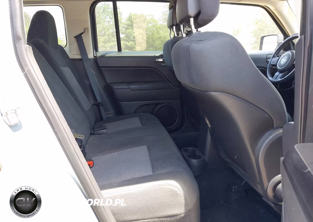 2013 Jeep Patriot Latitude VIN:1C4NJPFB2DD137704 - 6