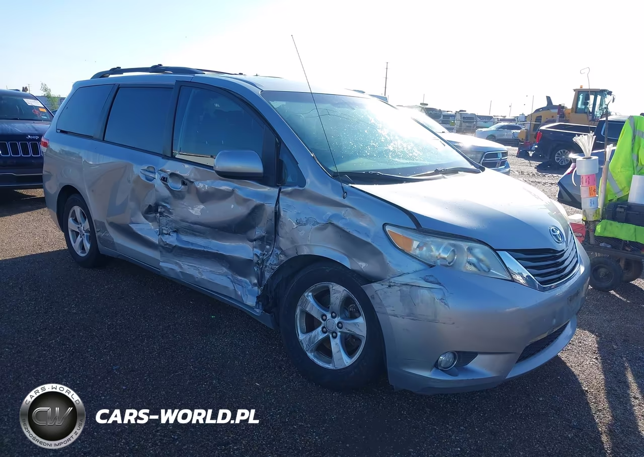 2013 Toyota Sienna Le V6 8 Passenger – zdjęcie 1 z 16