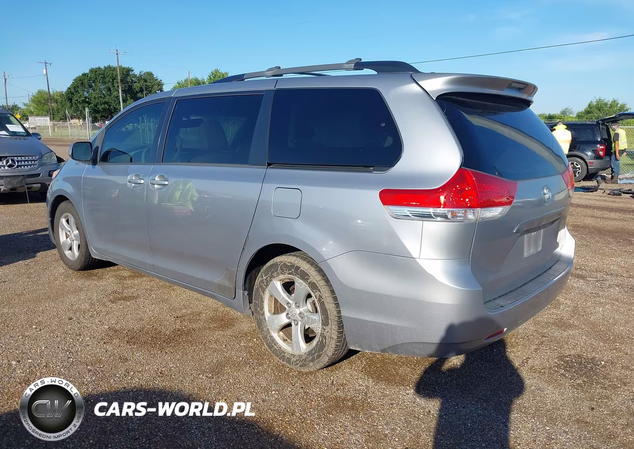 2013 Toyota Sienna Le V6 8 Passenger VIN:5TDKK3DC3DS366630 - 3