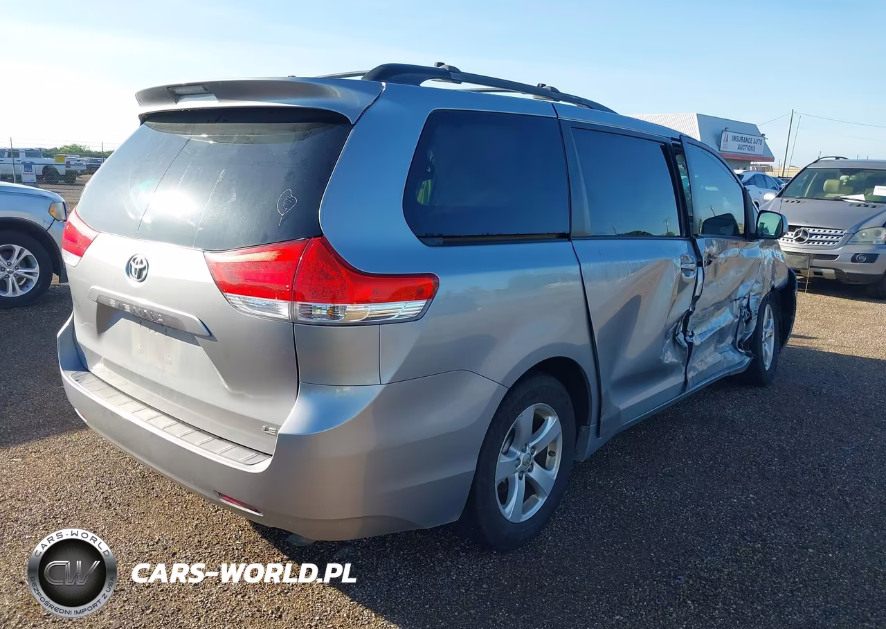 2013 Toyota Sienna Le V6 8 Passenger VIN:5TDKK3DC3DS366630 - 4