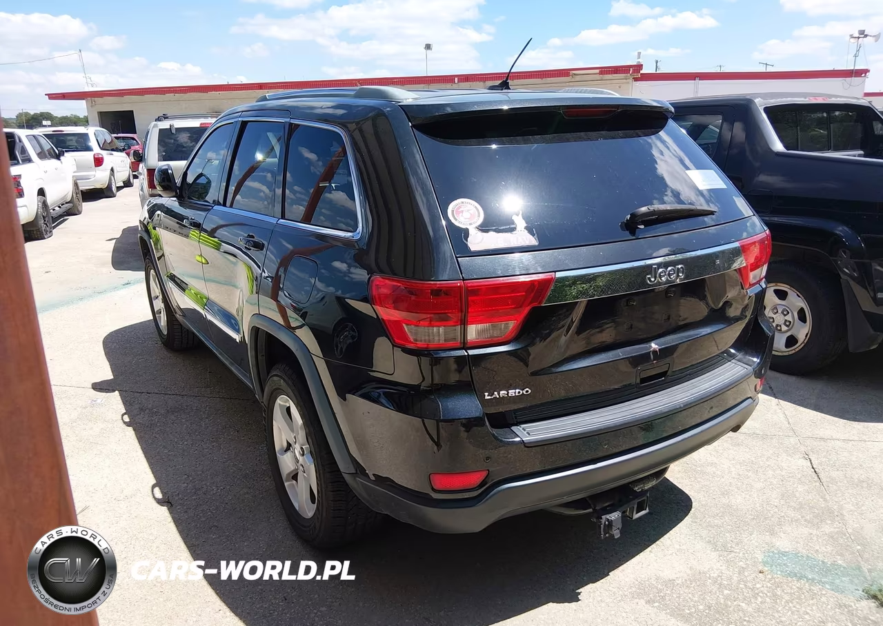2012 Jeep Grand Cherokee Laredo VIN:1C4RJEAGXCC215403 - 3