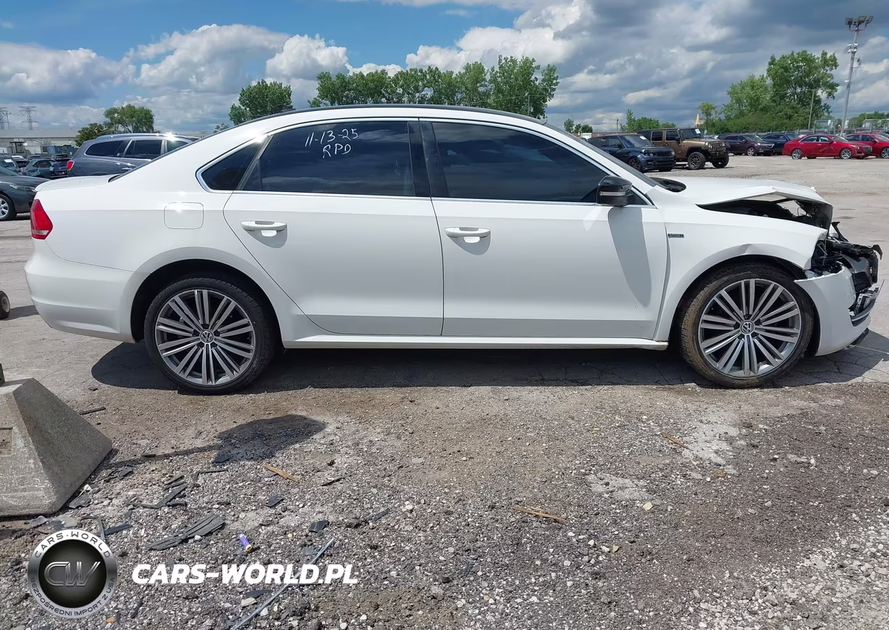 2015 Volkswagen Passat 1.8T Sport VIN:1VWBT7A39FC026229 - 14