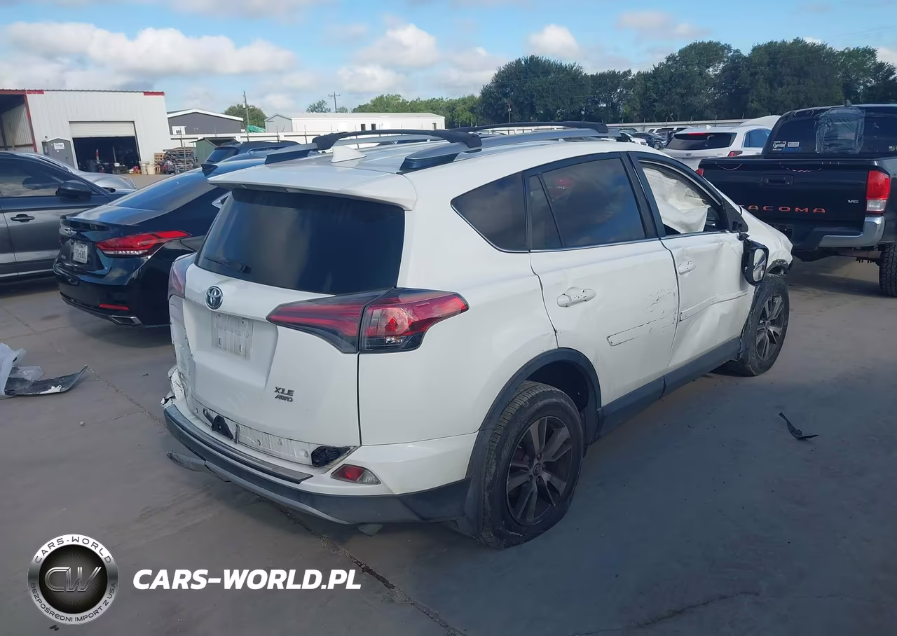 2017 Toyota Rav4 Xle VIN:JTMRFREV7HJ121709 - 4