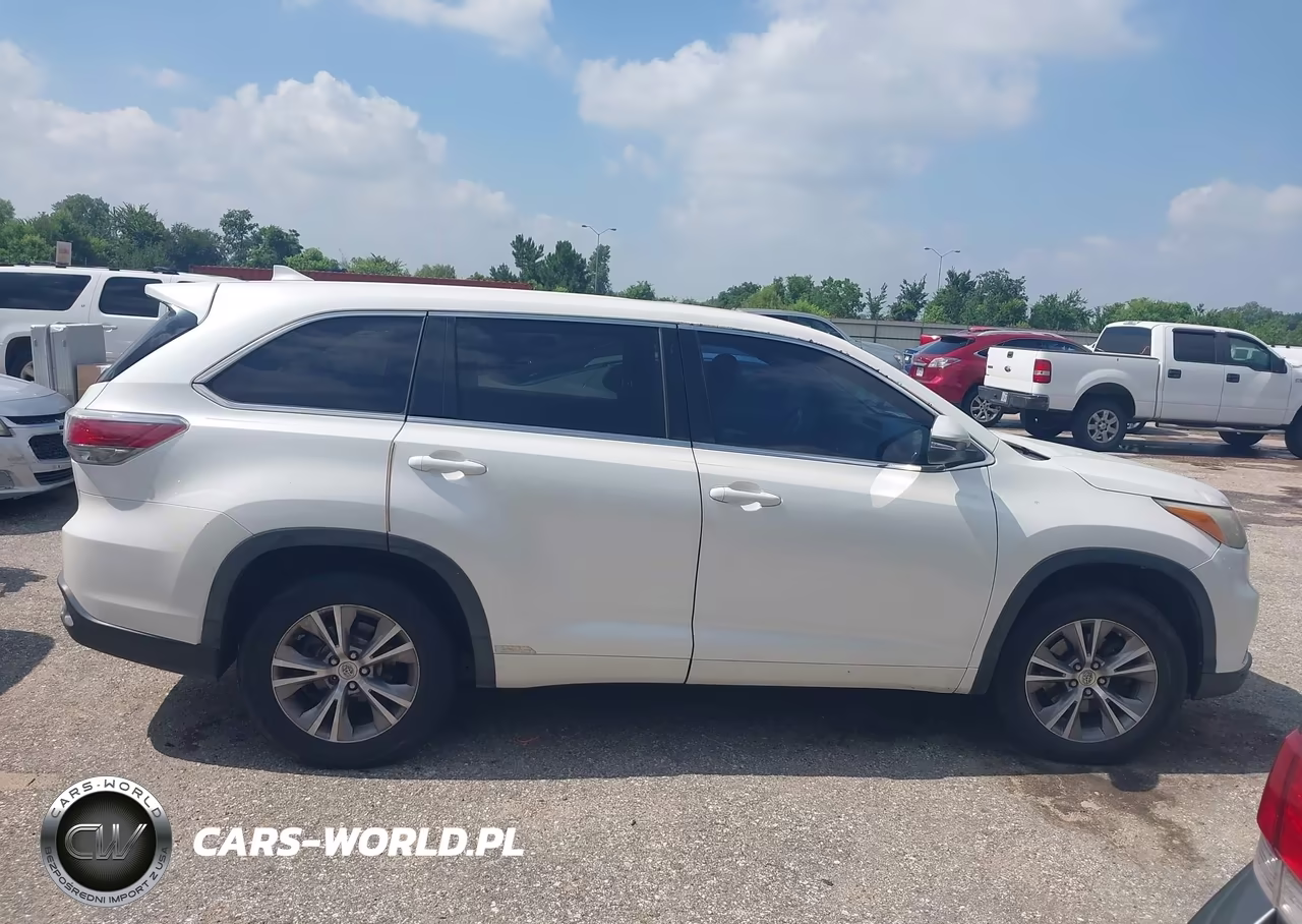 2015 Toyota Highlander Le Plus V6 VIN:5TDZKRFH1FS055534 - 13
