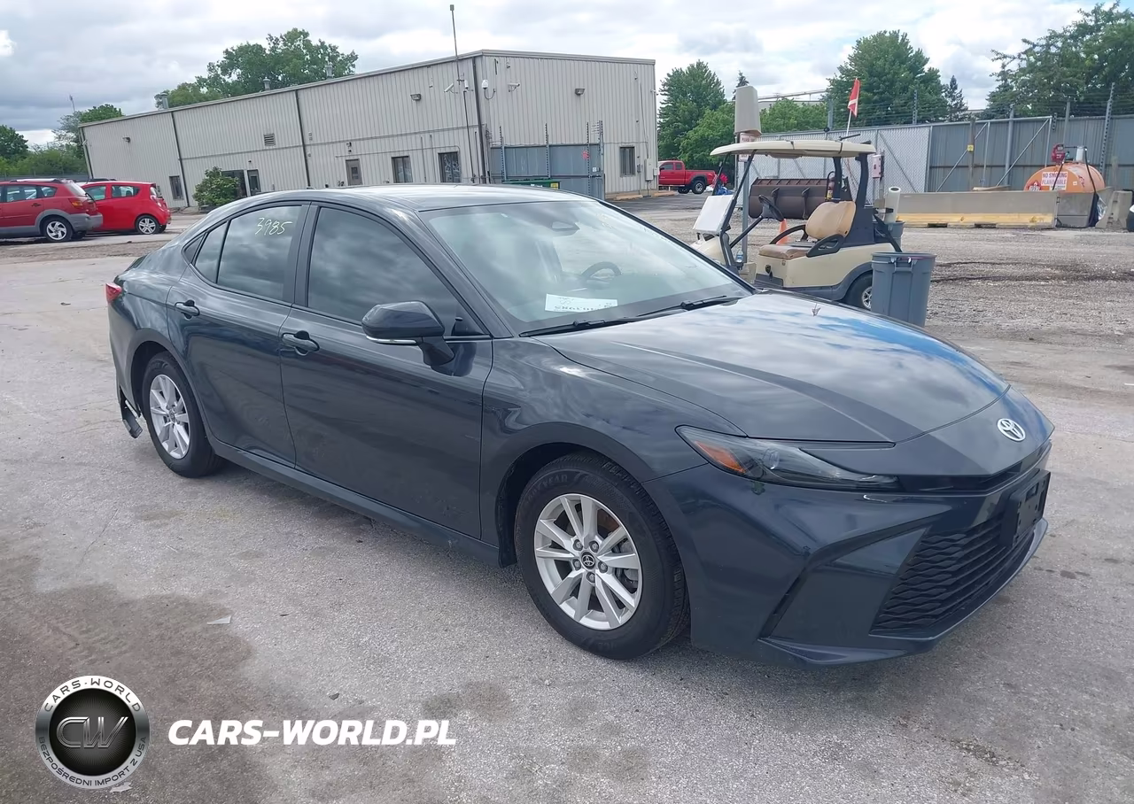 2025 Toyota Camry Le – zdjęcie 1 z 16