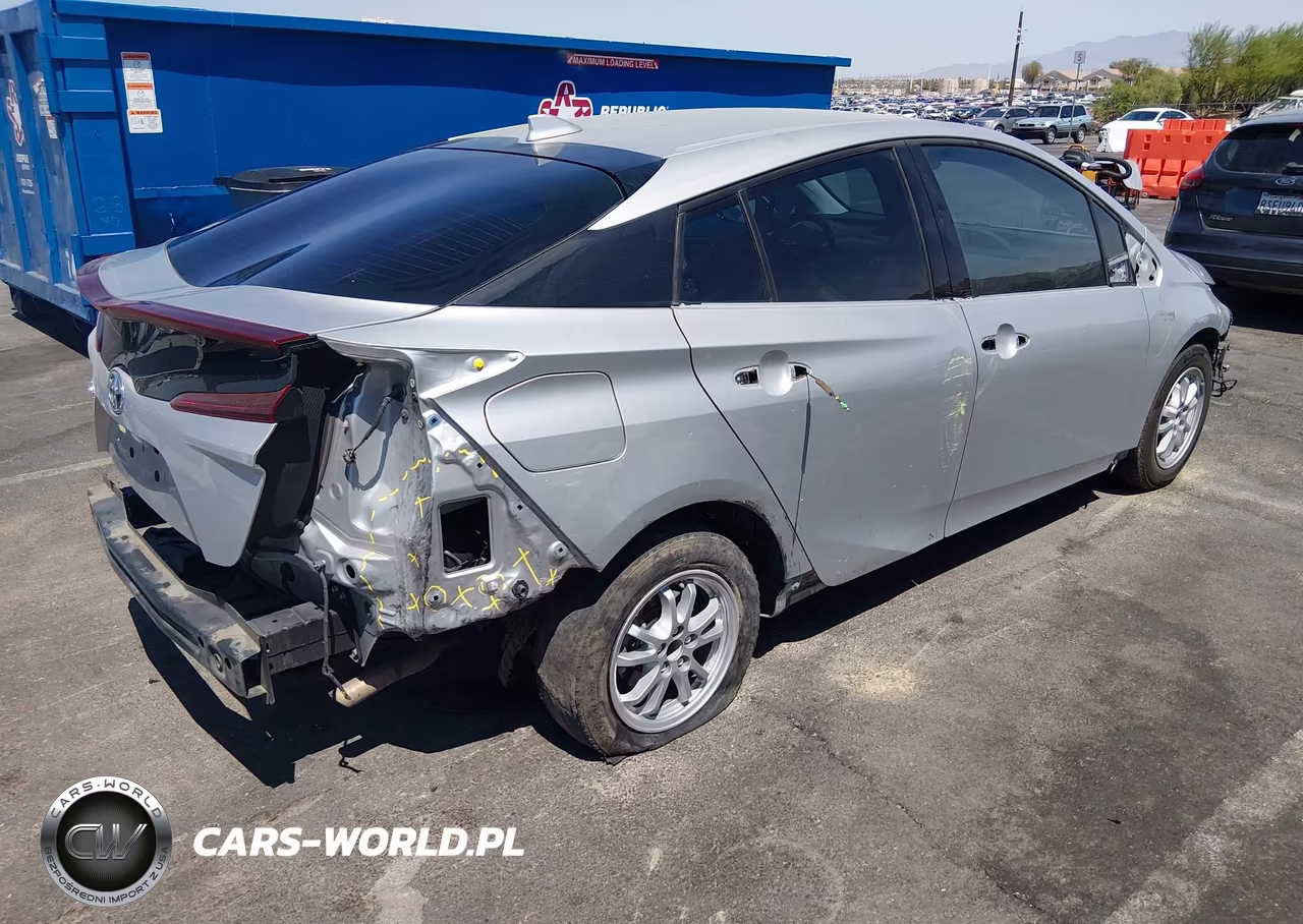 2018 Toyota Prius Prime Premium VIN:JTDKARFP7J3104452 - 4