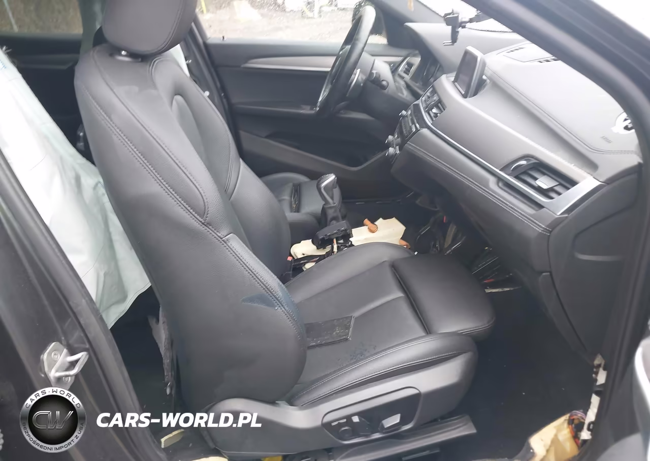 2018 BMW X2 xDrive28I VIN:WBXYJ5C38JEF82572 - 5