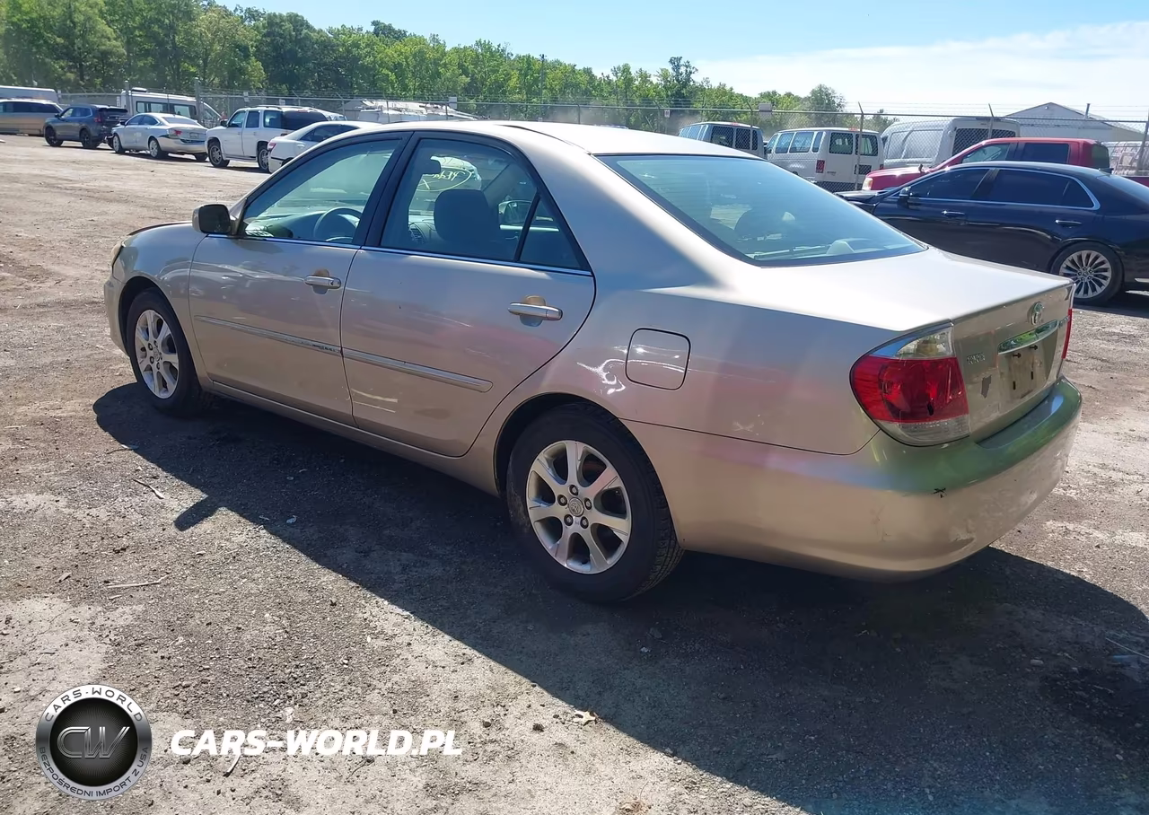 2005 Toyota Camry Xle VIN:4T1BE30K55U077827 - 3