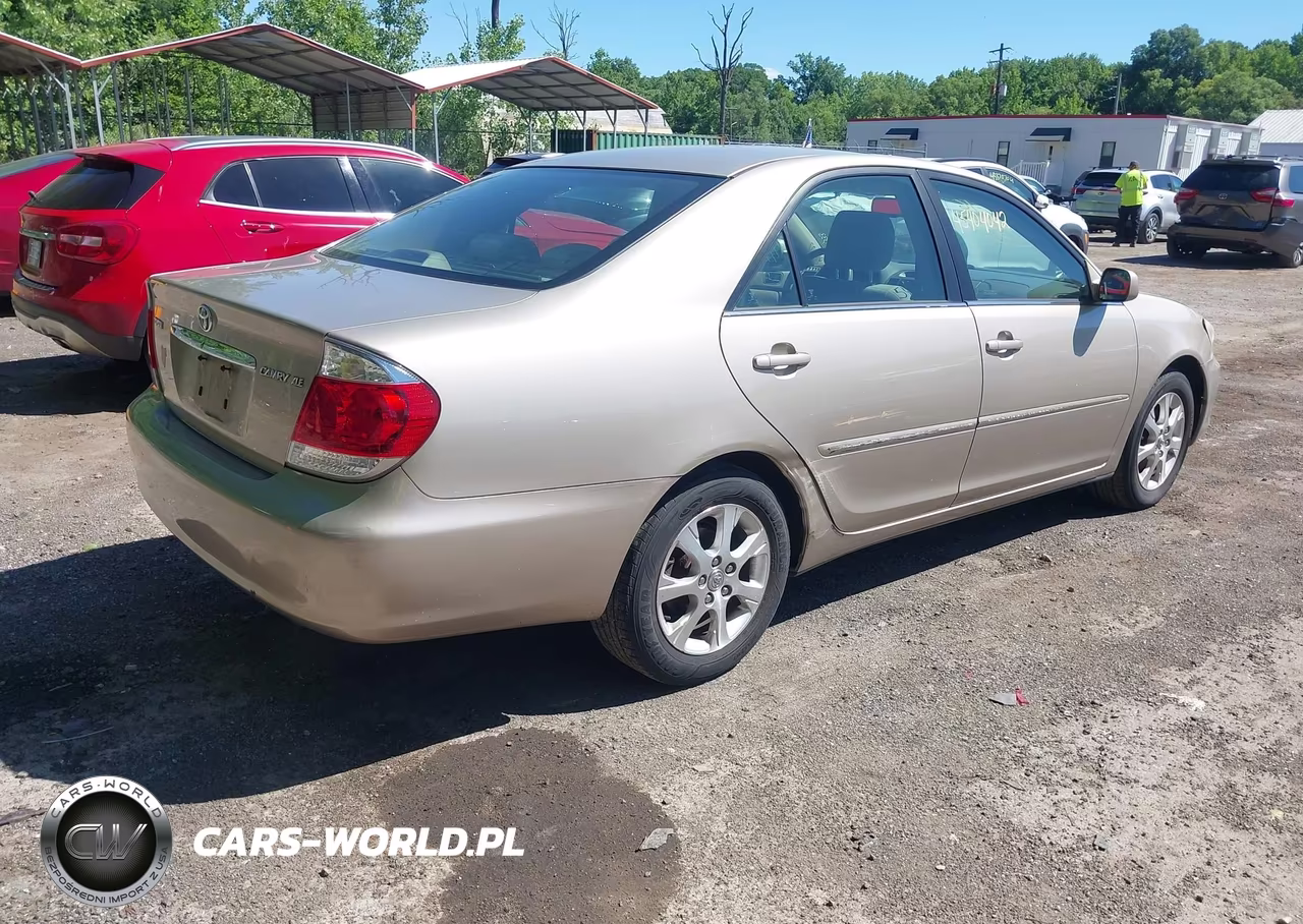 2005 Toyota Camry Xle VIN:4T1BE30K55U077827 - 4