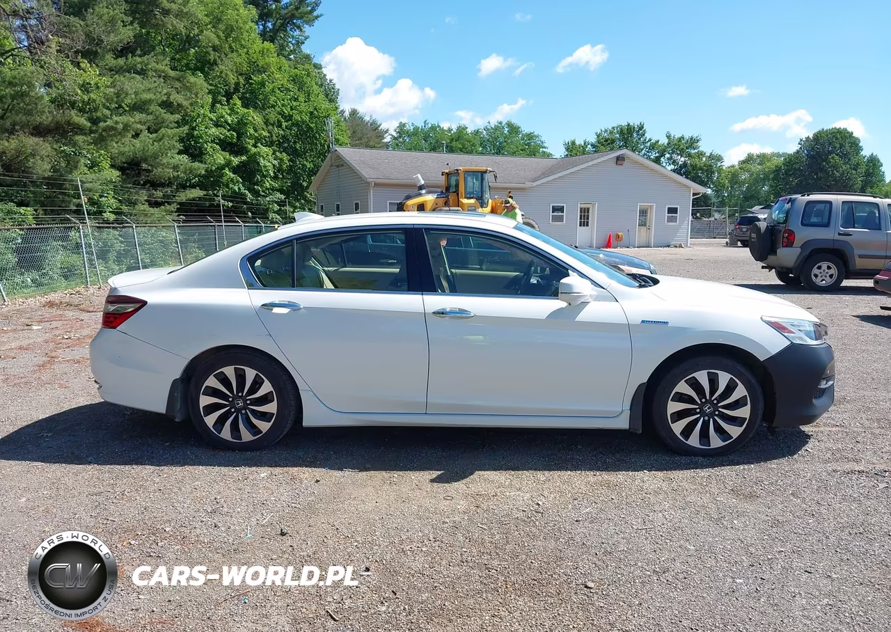 2017 Honda Accord Hybrid Touring VIN:JHMCR6F70HC013043 - 13
