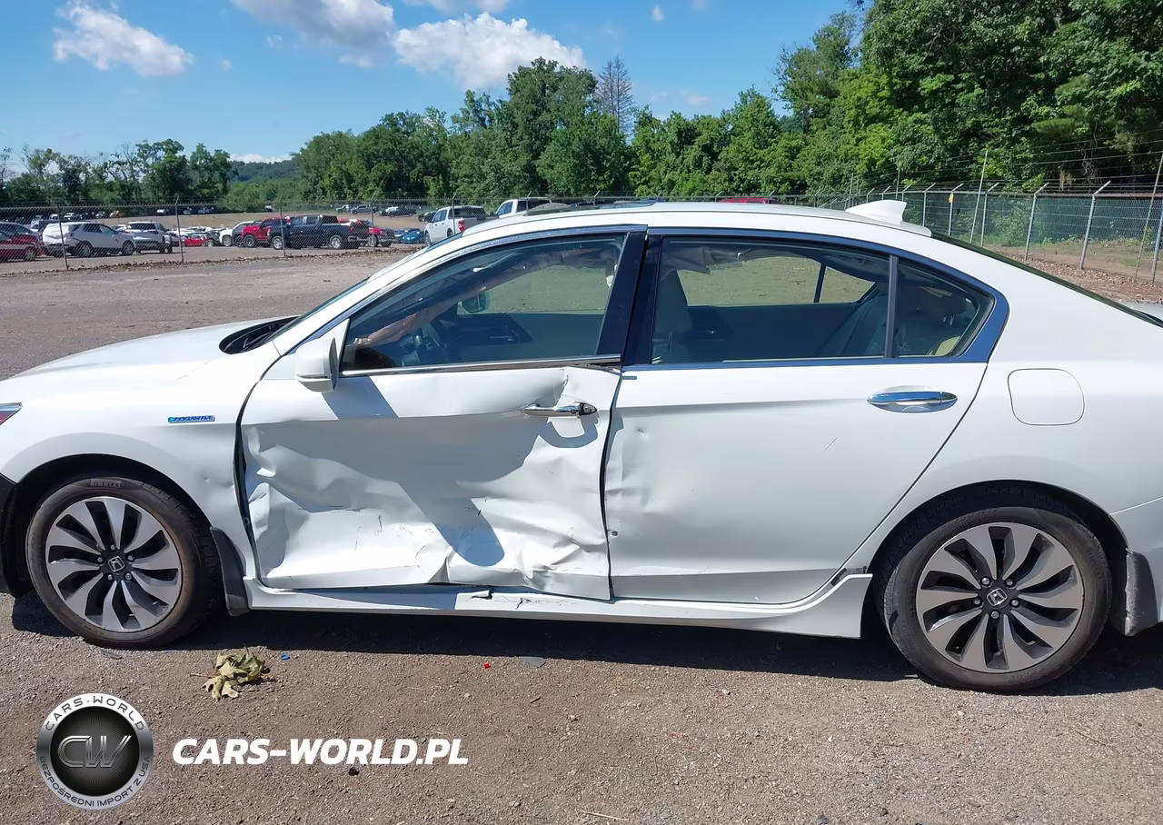 2017 Honda Accord Hybrid Touring VIN:JHMCR6F70HC013043 - 14