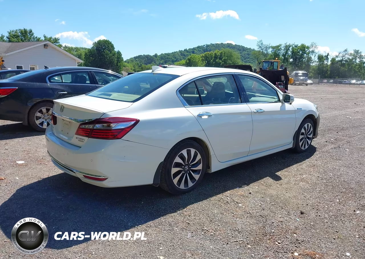 2017 Honda Accord Hybrid Touring VIN:JHMCR6F70HC013043 - 4