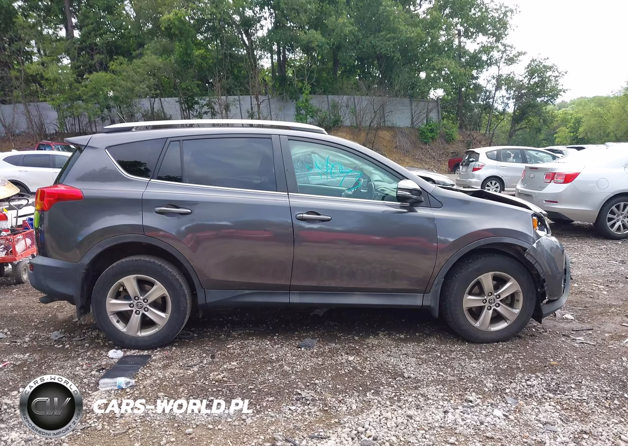 2015 Toyota Rav4 Xle VIN:2T3RFREV4FW244625 - 13