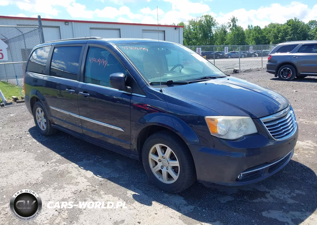 2012 Chrysler Town & Country Touring – zdjęcie 1 z 12