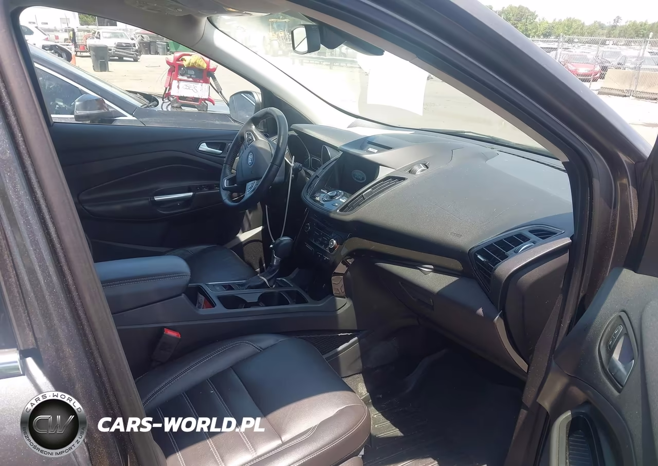 2017 Ford Escape Titanium VIN:1FMCU9J98HUF09577 - 5