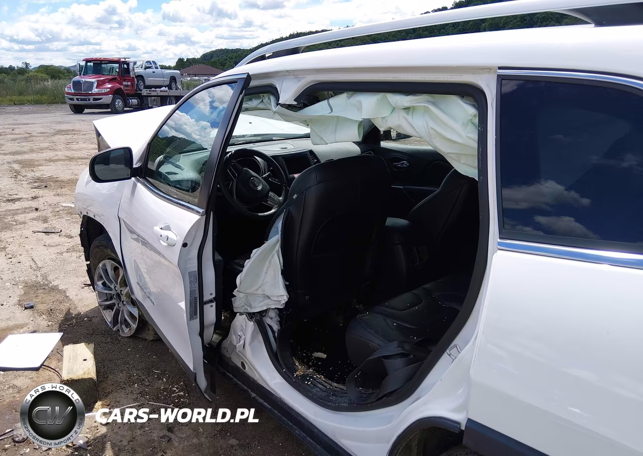 2020 Jeep Cherokee Latitude Plus 4X4 VIN:1C4PJMLB5LD602566 - 6