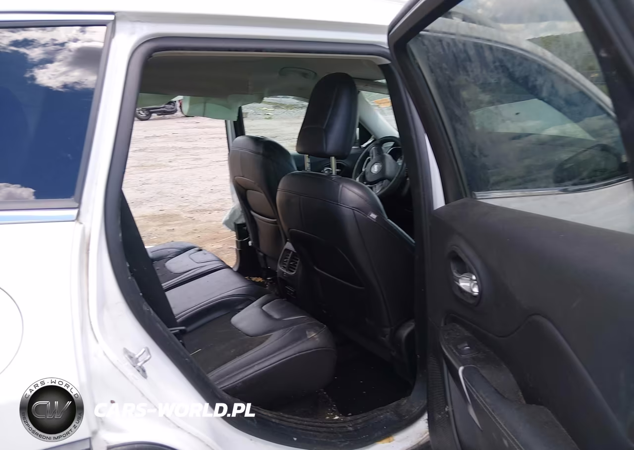 2020 Jeep Cherokee Latitude Plus 4X4 VIN:1C4PJMLB5LD602566 - 8
