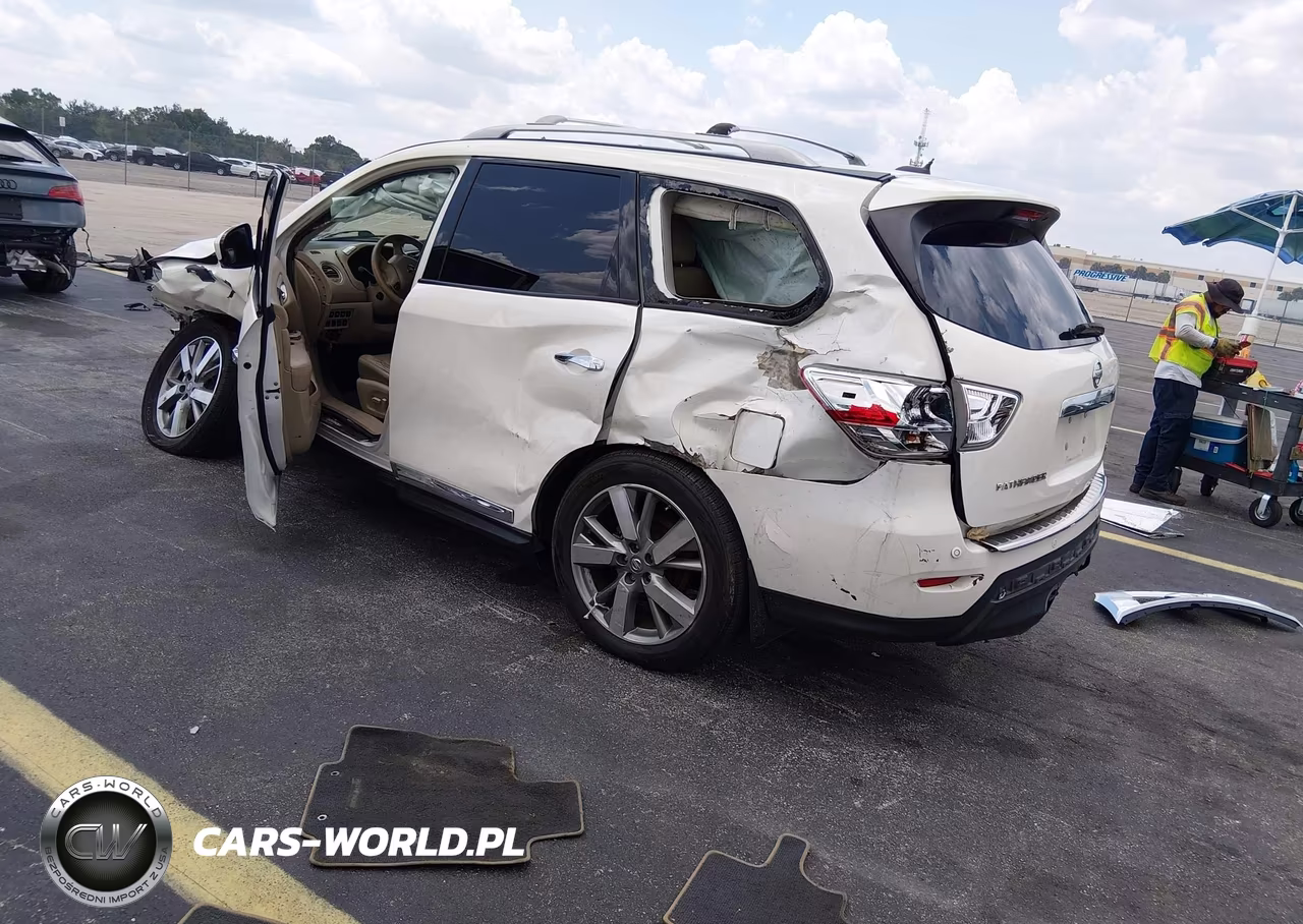 2014 Nissan Pathfinder Platinum VIN:5N1AR2MN7EC636637 - 3