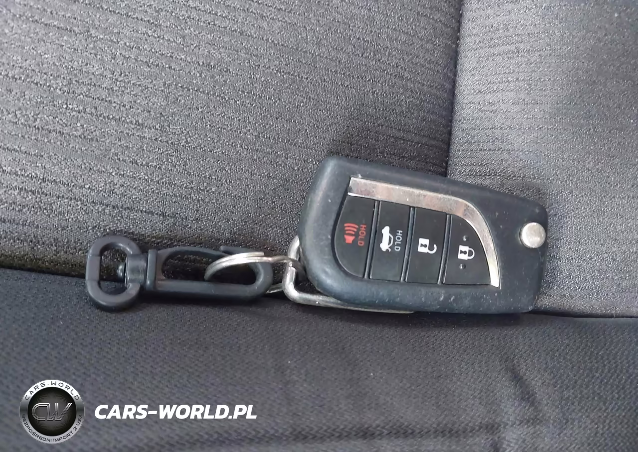 2020 Toyota Camry Le VIN:4T1C11AK3LU384350 - 11