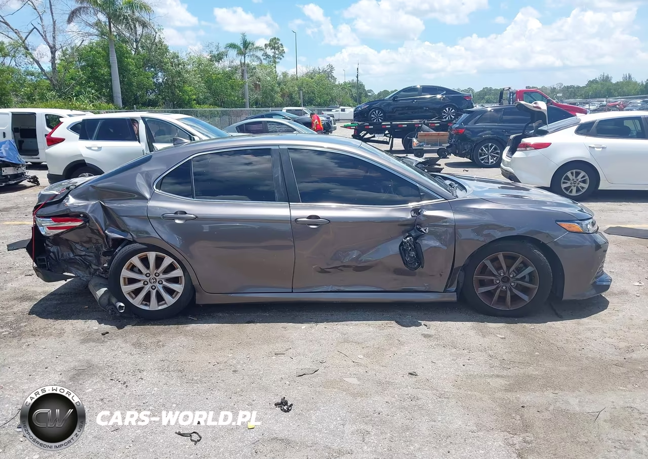 2020 Toyota Camry Le VIN:4T1C11AK3LU384350 - 13