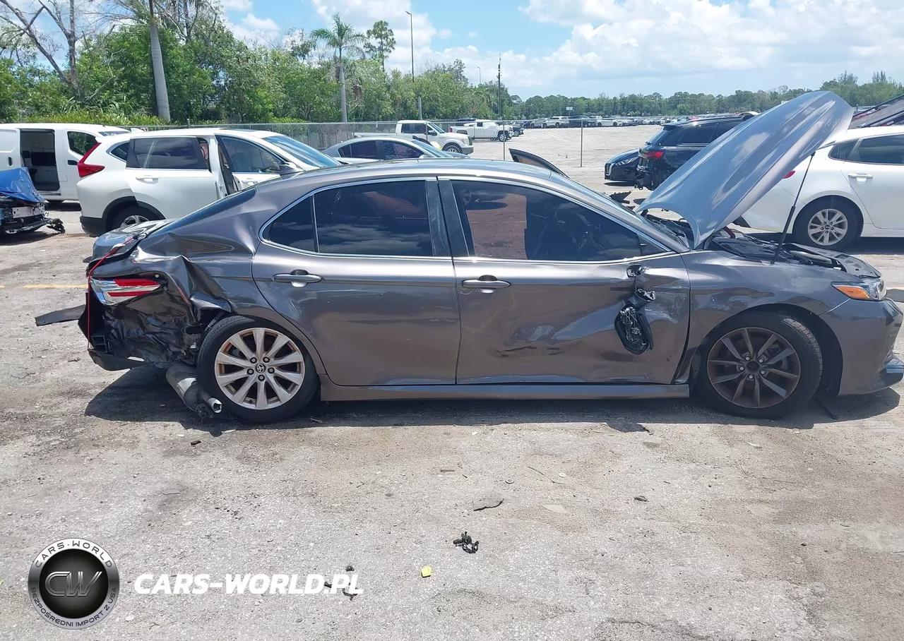 2020 Toyota Camry Le VIN:4T1C11AK3LU384350 - 6