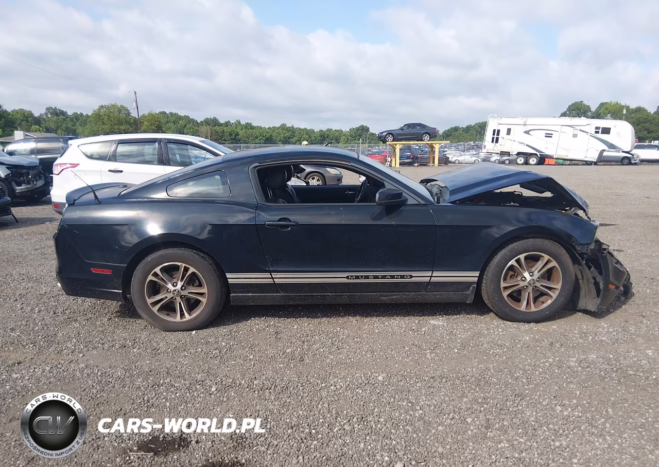 2014 Ford Mustang V6 Premium VIN:1ZVBP8AM0E5243884 - 13