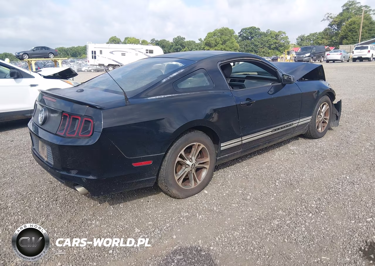 2014 Ford Mustang V6 Premium VIN:1ZVBP8AM0E5243884 - 4