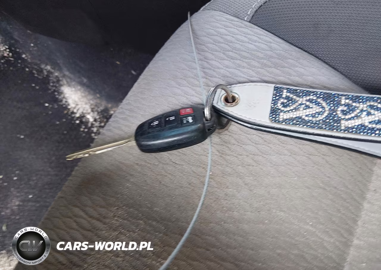 2018 Toyota Corolla Le VIN:5YFBURHE2JP766711 - 11