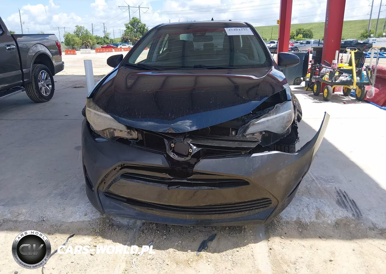 2018 Toyota Corolla Le VIN:5YFBURHE2JP766711 - 12