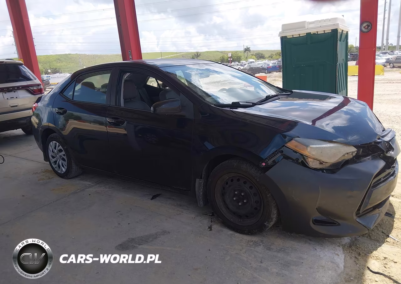 2018 Toyota Corolla Le VIN:5YFBURHE2JP766711 - 13