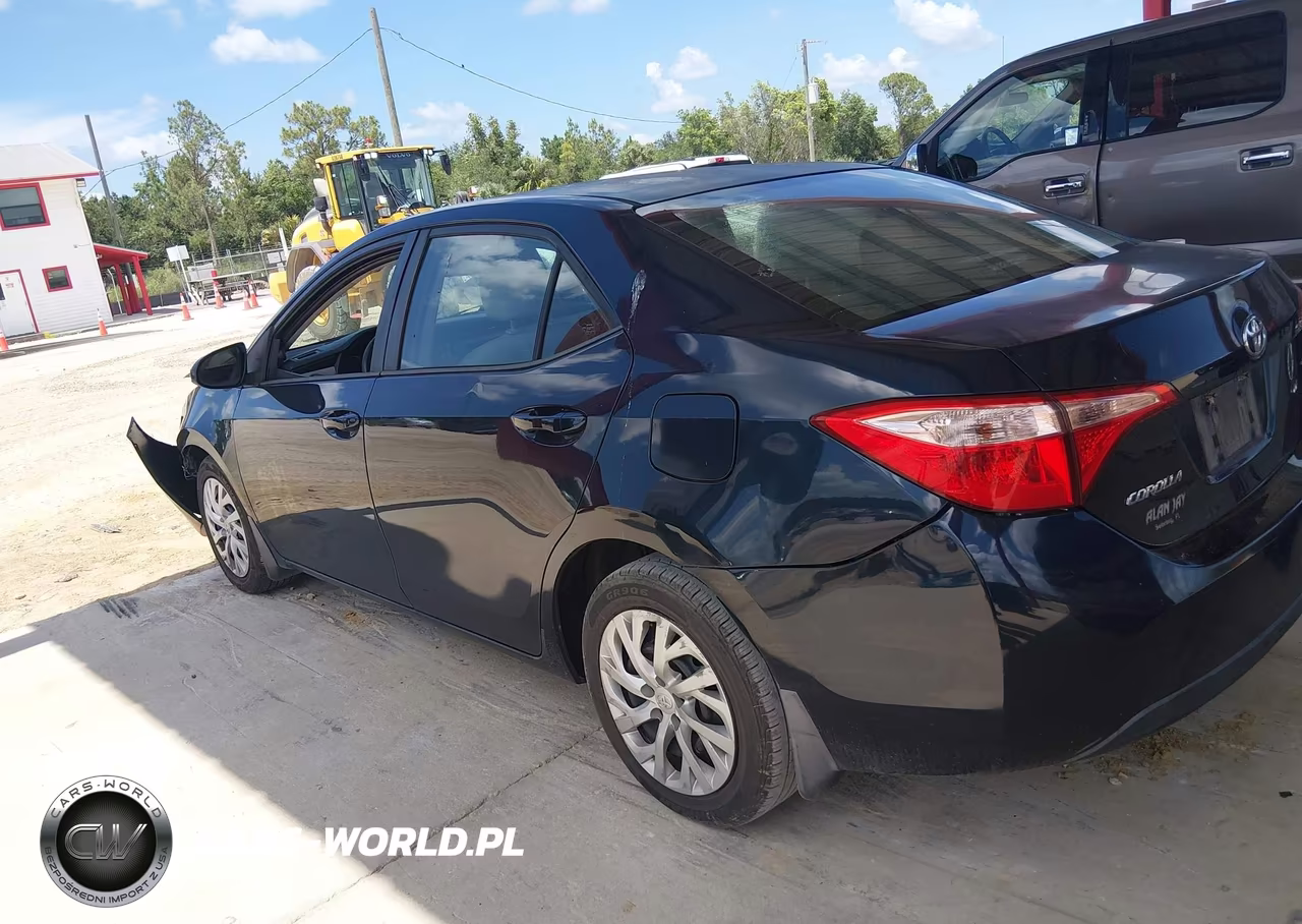 2018 Toyota Corolla Le VIN:5YFBURHE2JP766711 - 14