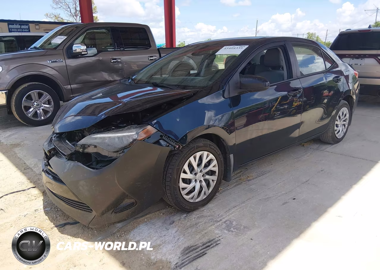 2018 Toyota Corolla Le VIN:5YFBURHE2JP766711 - 2