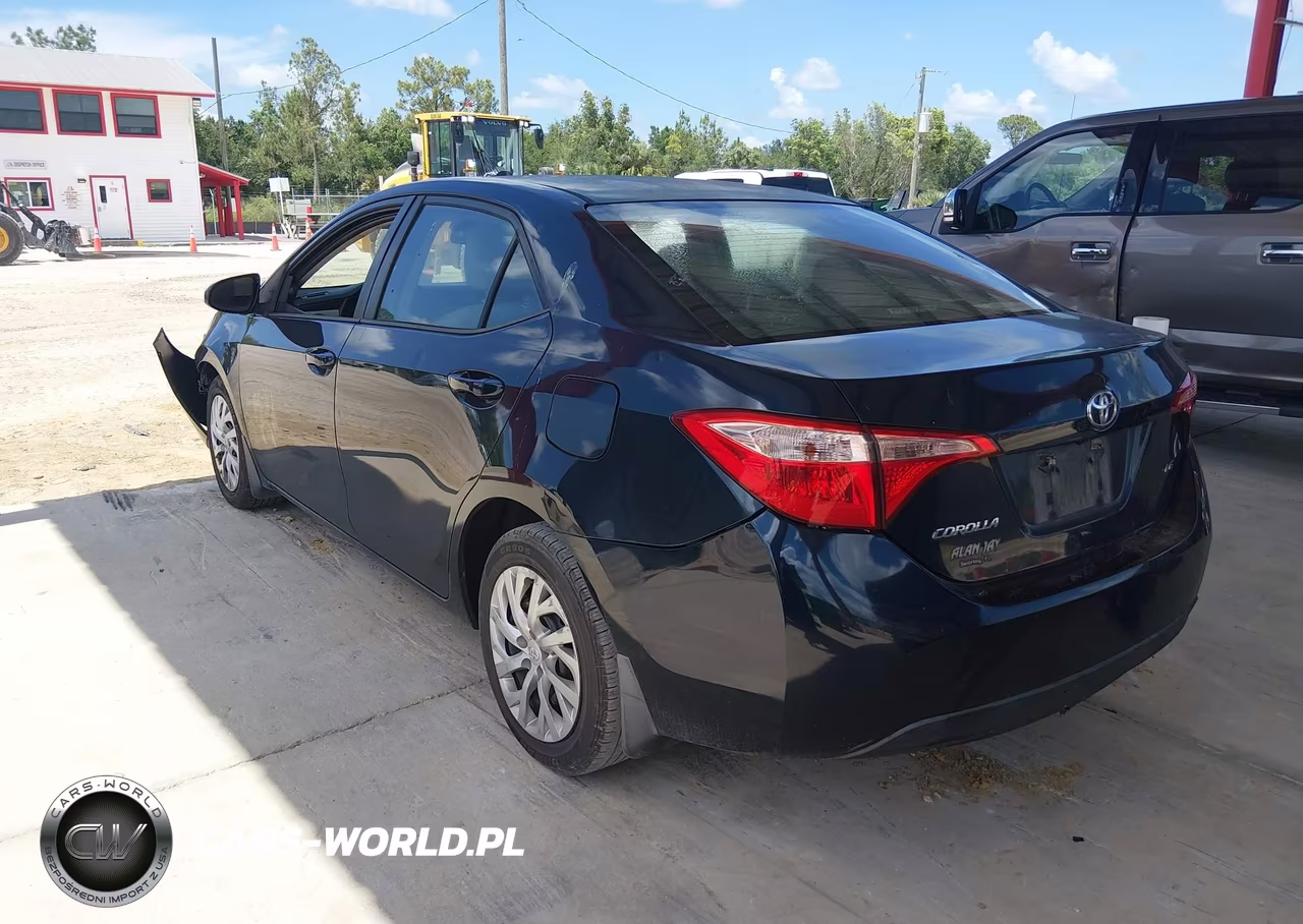 2018 Toyota Corolla Le VIN:5YFBURHE2JP766711 - 3