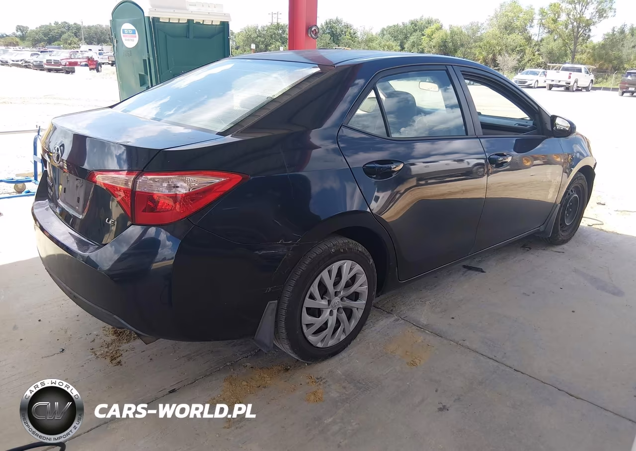 2018 Toyota Corolla Le VIN:5YFBURHE2JP766711 - 4