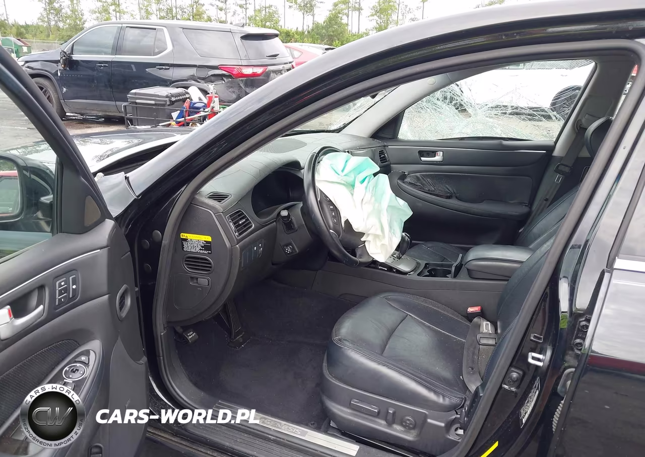 2014 Hyundai Genesis 3.8 VIN:KMHGC4DD4EU265624 - 5