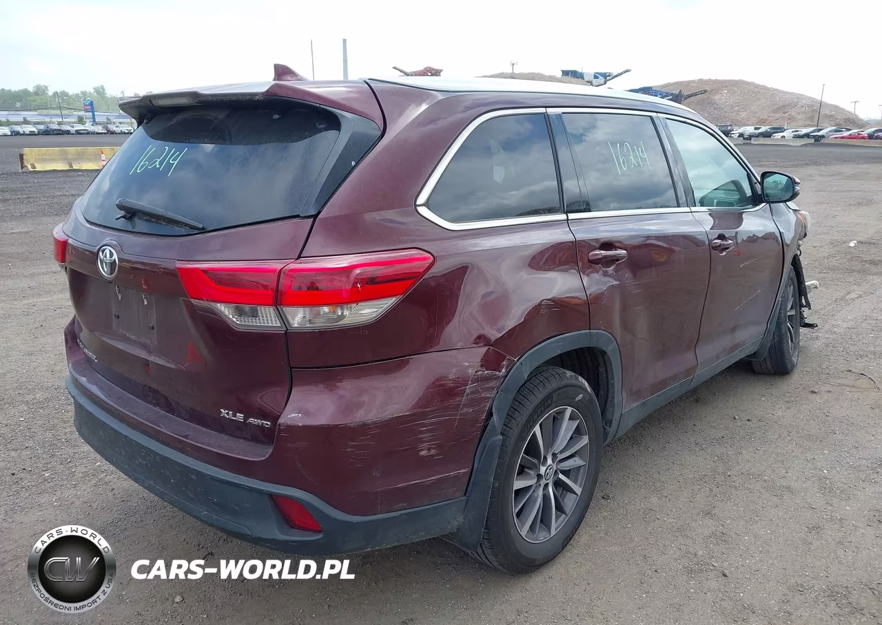 2019 Toyota Highlander Xle VIN:5TDJZRFH7KS710718 - 4