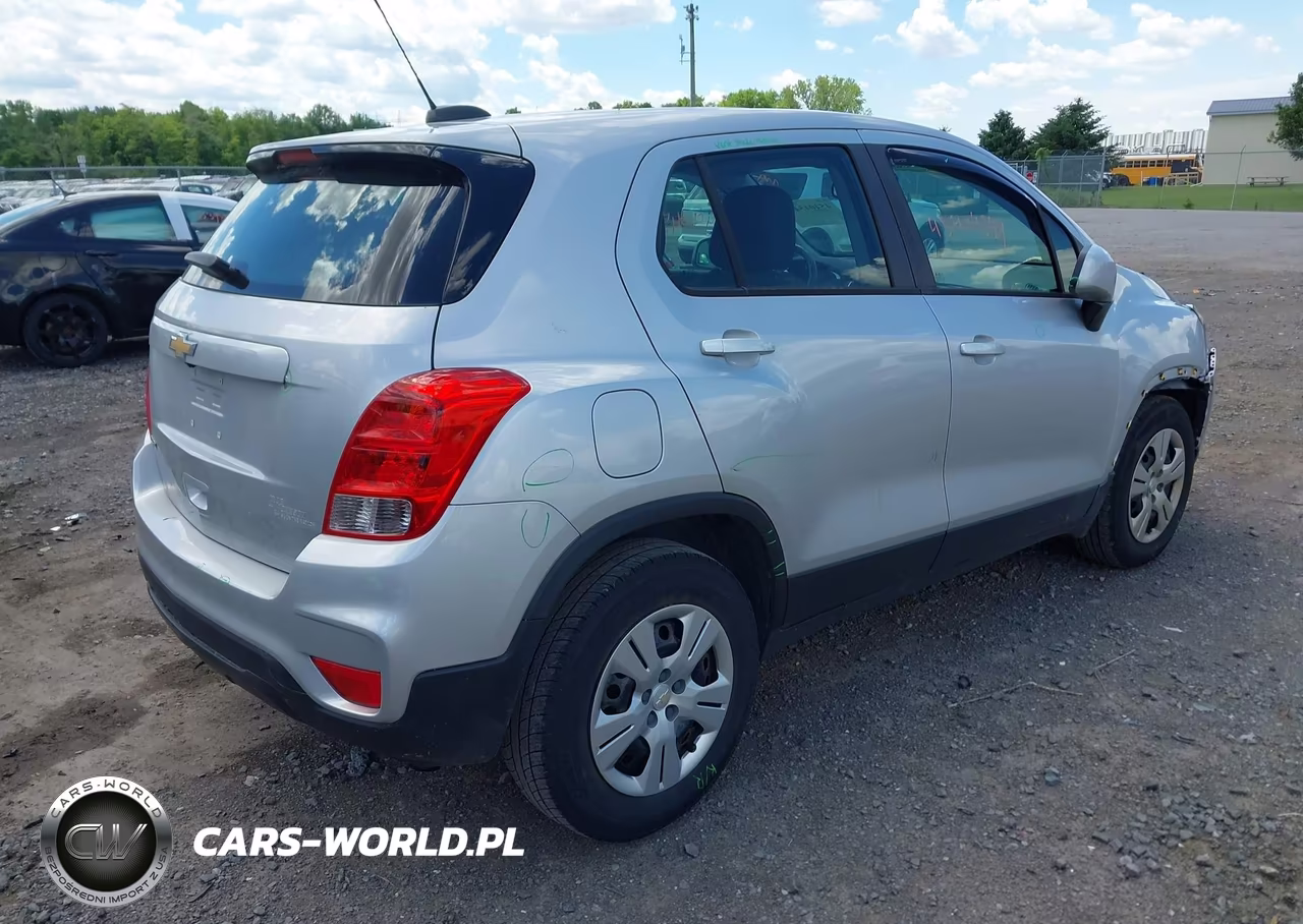 2018 Chevrolet Trax Ls VIN:KL7CJKSB8JB647866 - 4