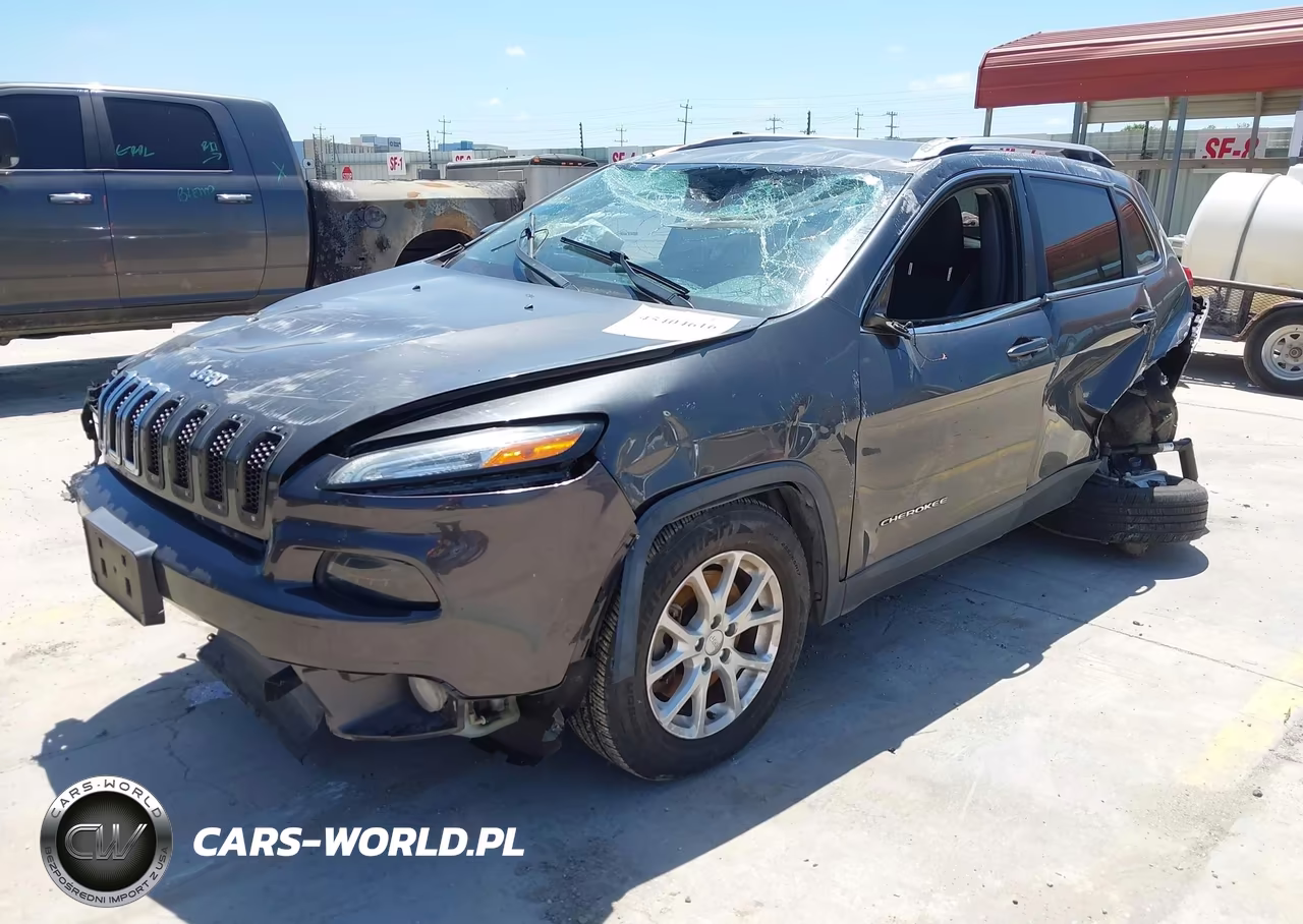 2015 Jeep Cherokee Latitude VIN:1C4PJLCS5FW573038 - 2