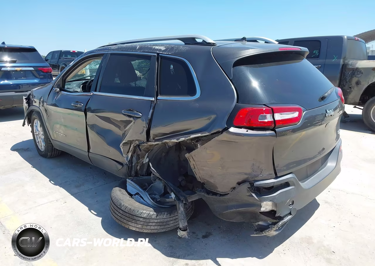 2015 Jeep Cherokee Latitude VIN:1C4PJLCS5FW573038 - 3