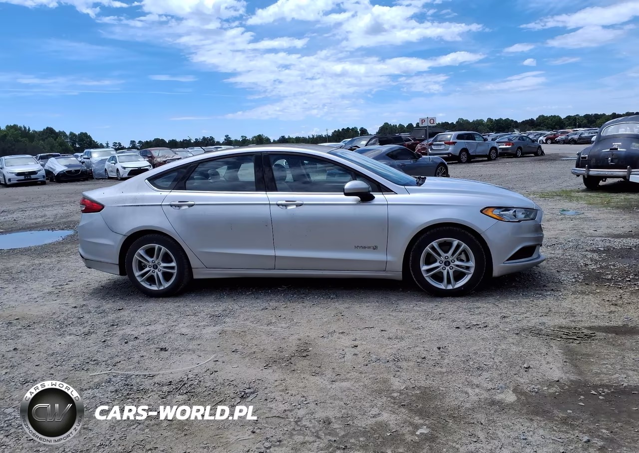 2018 Ford Fusion Hybrid S VIN:3FA6P0UUXJR254387 - 13