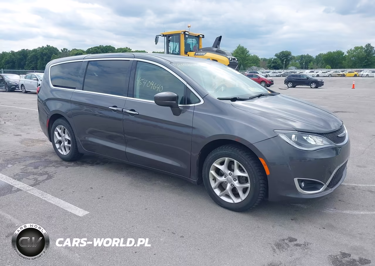 2019 Chrysler Pacifica Touring Plus – zdjęcie 1 z 16