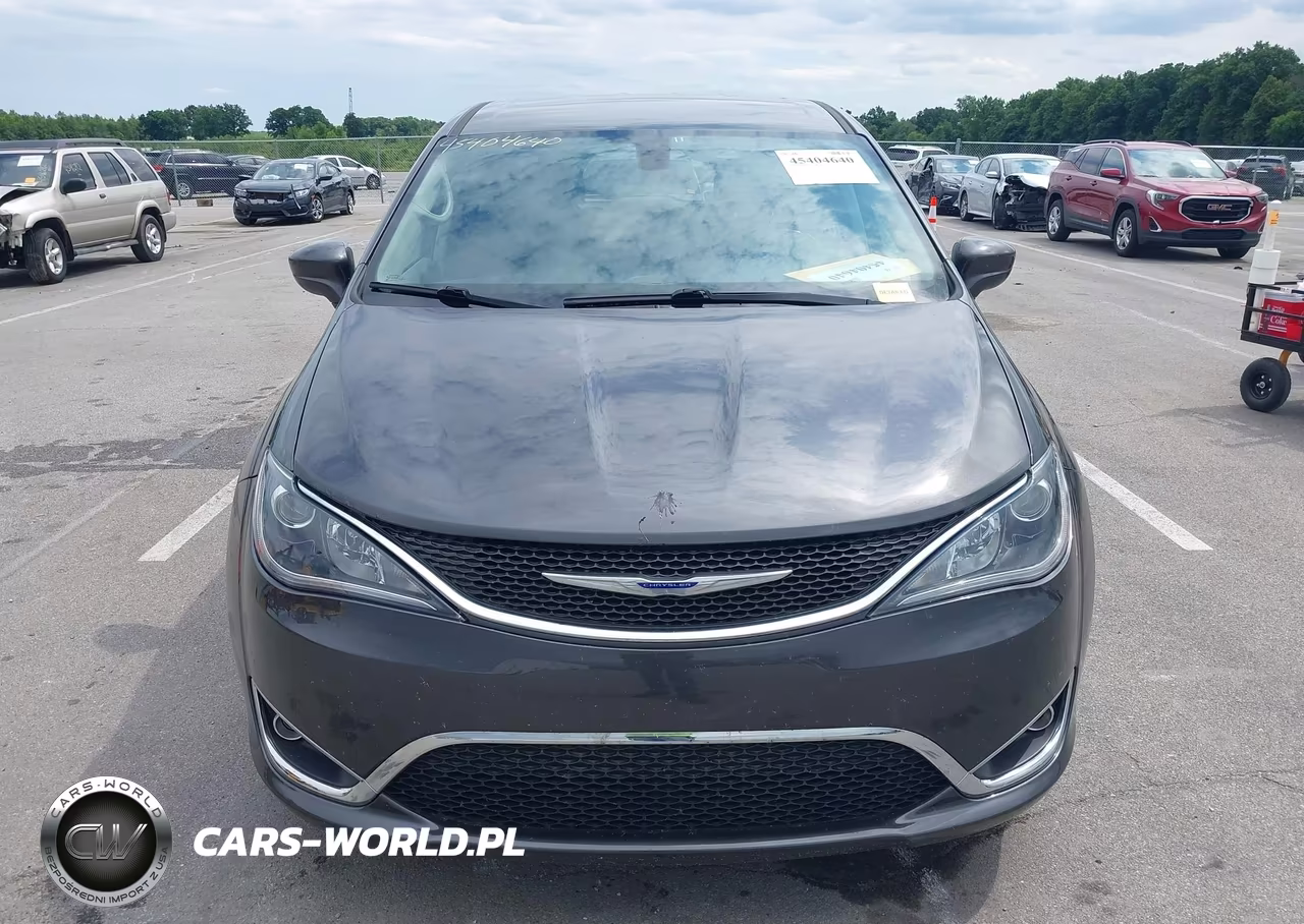 2019 Chrysler Pacifica Touring Plus VIN:2C4RC1FG3KR505709 - 12