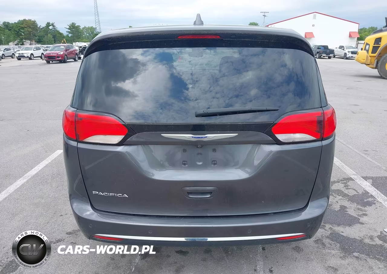 2019 Chrysler Pacifica Touring Plus VIN:2C4RC1FG3KR505709 - 16