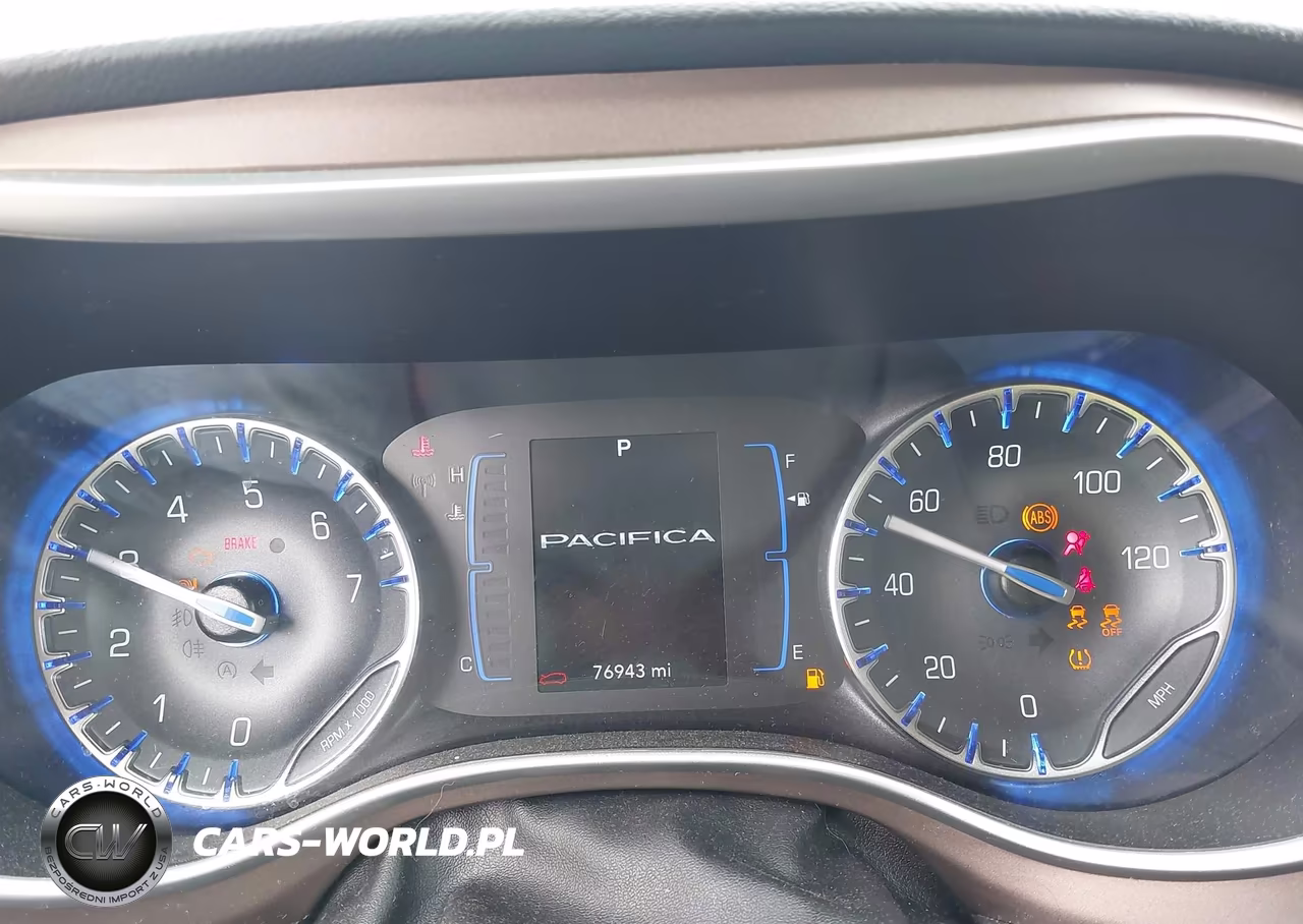 2019 Chrysler Pacifica Touring Plus VIN:2C4RC1FG3KR505709 - 7