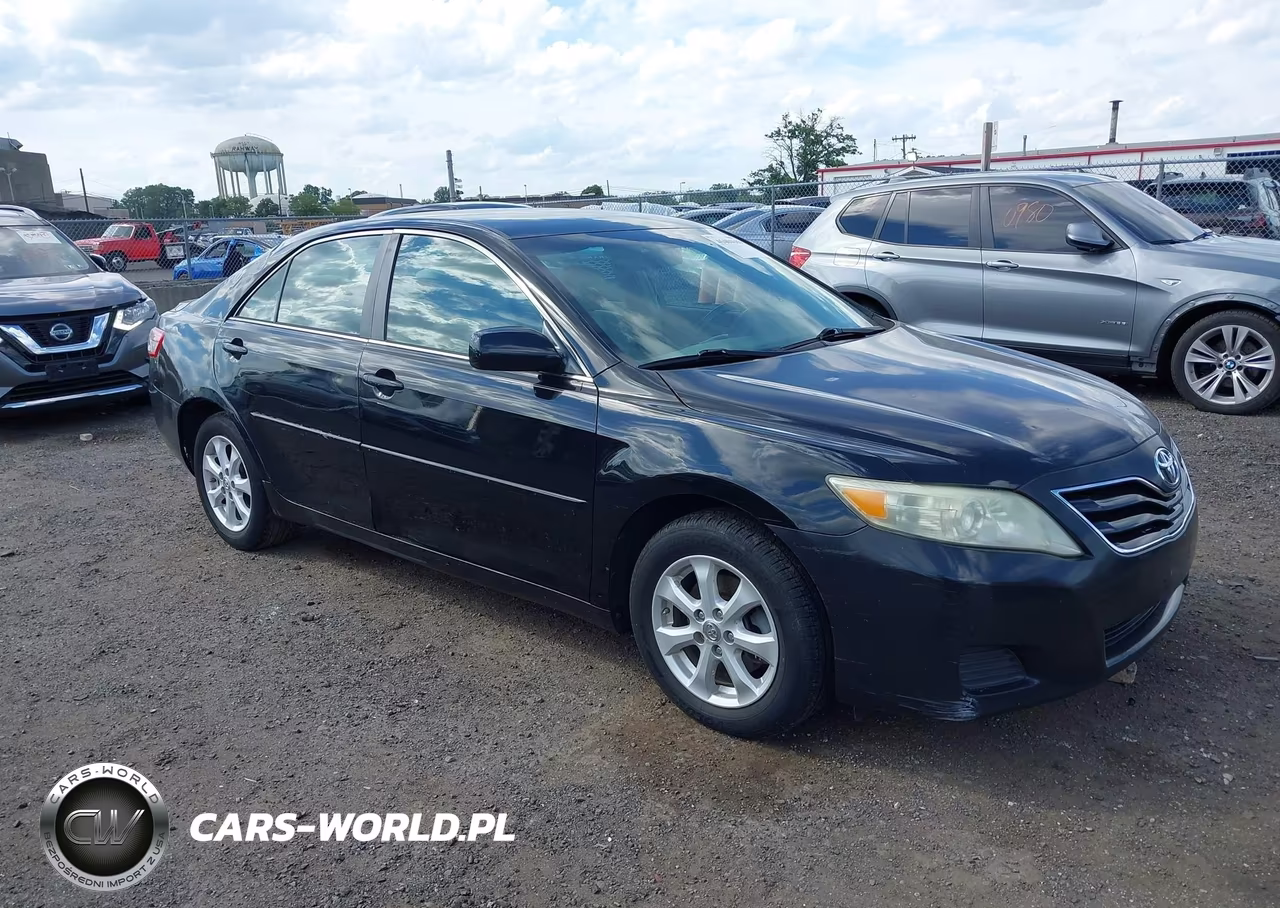 2011 Toyota Camry Le – zdjęcie 1 z 11