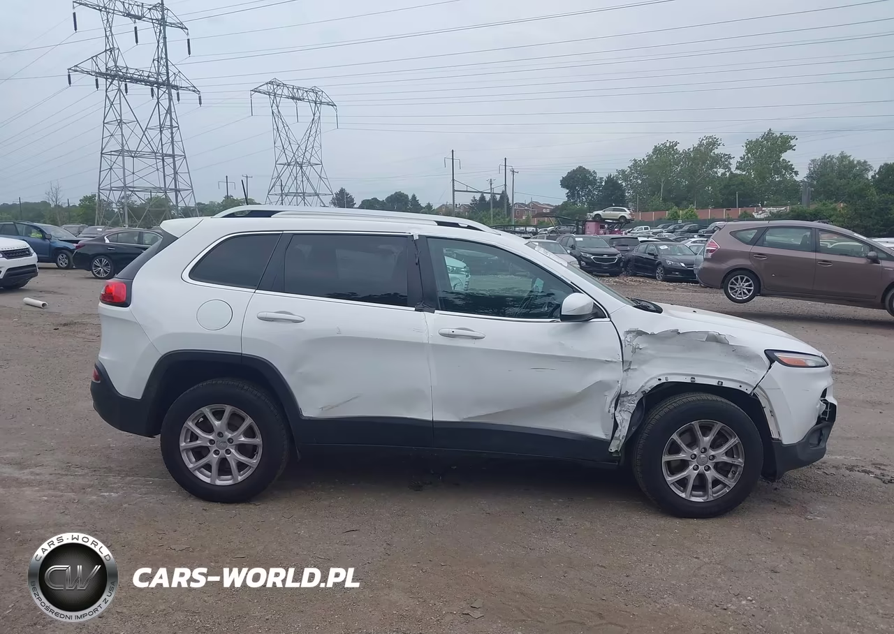 2018 Jeep Cherokee Latitude Plus 4X4 VIN:1C4PJMLB2JD505466 - 13