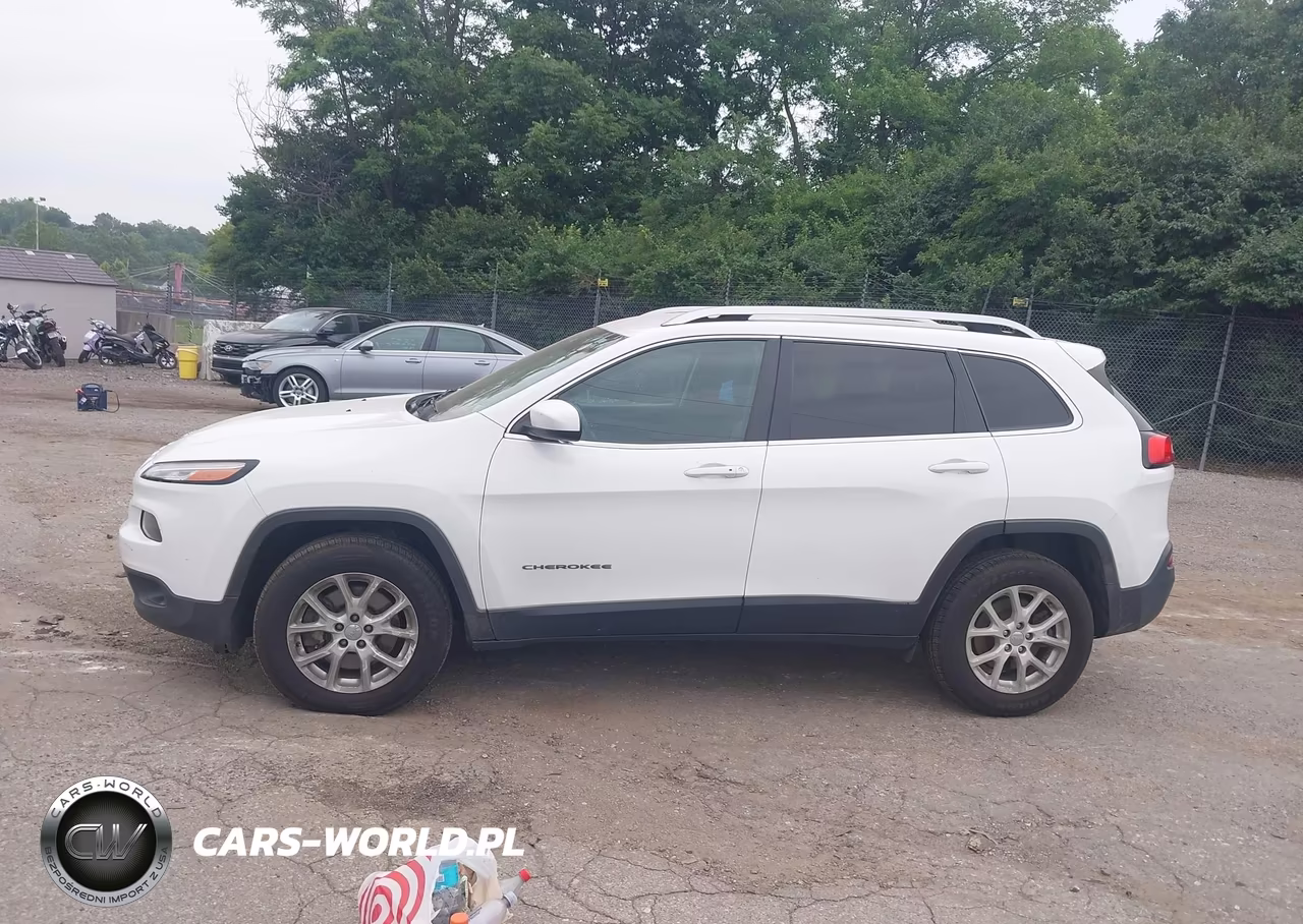 2018 Jeep Cherokee Latitude Plus 4X4 VIN:1C4PJMLB2JD505466 - 14