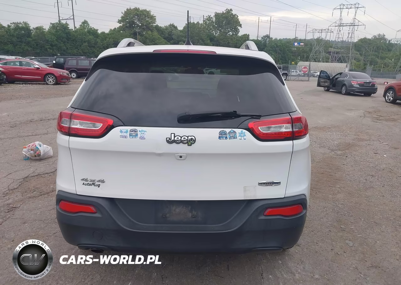 2018 Jeep Cherokee Latitude Plus 4X4 VIN:1C4PJMLB2JD505466 - 16