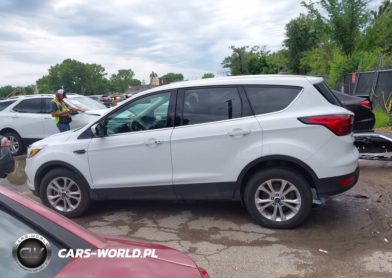 2019 Ford Escape Se VIN:1FMCU9GD4KUB81383 - 15